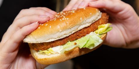 The rather sad looking new dish will go on trial on locations across the uk for four weeks starting on june 17. KFC launches first ever vegan fried 'chicken' burger in UK