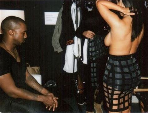 Photos volées de Kim Kardashian nue pour System Magazine Whassup
