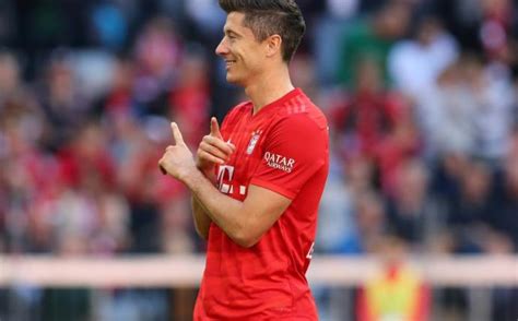 Die aktuelle nummer 9 der bayern trifft um einiges konstanter. 1. Bundesliga: Lewandowski stellt Müller-Rekord ein - News ...