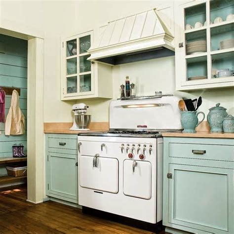 Leave 1/4″ reveal on the outside of top apron. Eye For Design: Decorate Your Kitchen With Two-Tone Cabinets