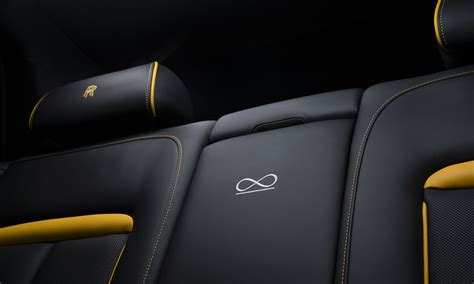 Supposedly small details, such as dial hands, are emboldened with a show of crimson. Rolls-Royce Cullinan Black Badge: First Look - » AutoNXT