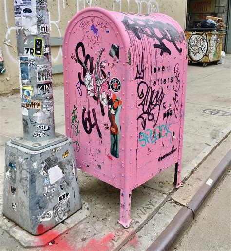 Pink Thing Of The Day Pink Graffiti Mail Box The Worley Gig