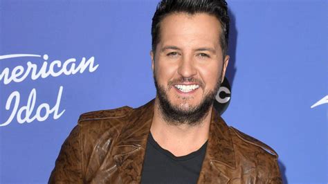 Georgias Luke Bryan Helps Woman Stranded On The Side Of The Road With Flat Tire Wsb Tv