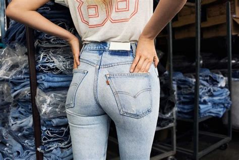 Eco Friendly Denim Brands Your Ultimate Guide Eluxe Magazine Modestil Perfekte Jeans Levi