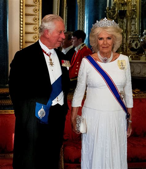 Poznał ją na długo przed dianą, ale według królowej, nie była wystarczająco dobrą kandydatką na żonę. Księżna Camilla wróciła do nałogu, znowu zaczęła pić ...