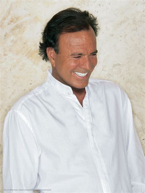 Cuando ya habían avanzado unos cinco o seis kilómetros, vieron a jesús, que se acercaba a la barca caminando sobre el agua y tuvieron miedo. Seleção dos 20 Maiores Sucessos de Julio Iglesias | Arte ...
