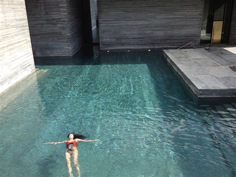 Therme vals is the hotel/spa complex in vals, built over the only thermal springs in the graubünden canton in switzerland. Therme Vals Switzerland Peter Zumthor 2 | ideasgn