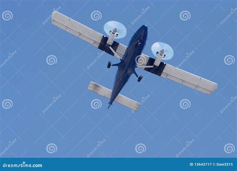 Small Twin Engine Airplane Royalty Free Stock Photography Image 13643717