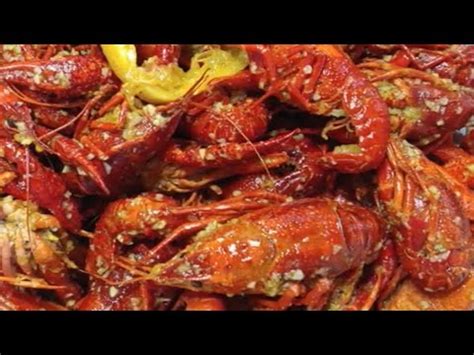 How To Make Delicious Boiled Crawfish With Garlic Butter Sauce