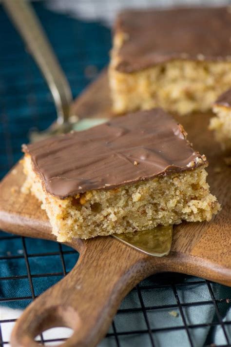 4,95 von 5 sternen bei 20 bewertungen jetzt rezept kommentieren. Saftiger Nuss Marzipankuchen vom Blech - einfaches Rezept ...