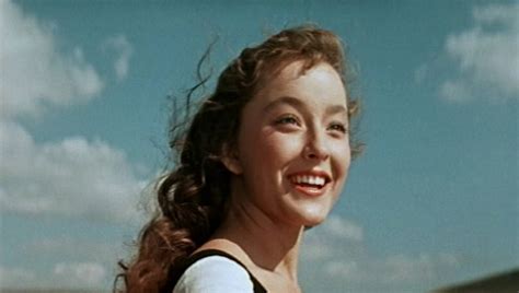 «а́лые паруса́» — советский художественный фильм 1961 года в постановке александра птушко, ставший первой полнометражной звуковой экранизацией одноимённой. Фильм «Алые паруса» 1961: актеры, время выхода и описание ...