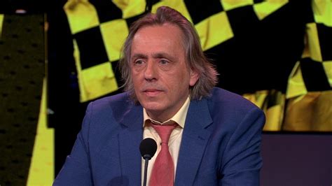 Hij schrijft zowel fictie als journalistieke bijdragen en columns voor uiteenlopende publicaties. Het duel: Marcel van Roosmalen vs. Peter R. de Vries ...