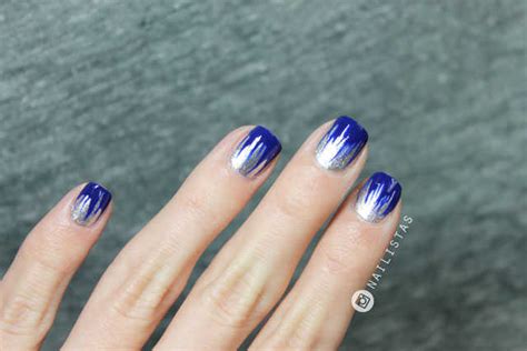 10 diseños de uñas azules que no te harán lucir aburrida. Uñas azul klein y plata | manicura fácil y rápida ...
