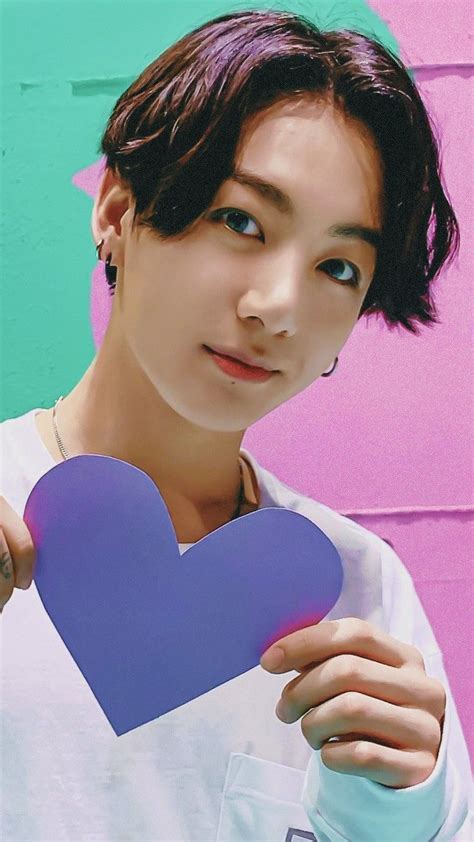 Pada caption, akun tersebut menyebutkan, keduanya mirip banget. Pin by ♟ on JUNGKOOK ♡ | Bts jungkook, Foto jungkook, Jungkook