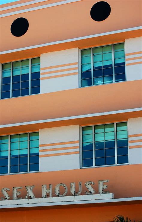 Stylish Art Deco Hotel In Miami Beach