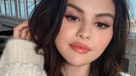Selena Gomez’s Peachy Makeup Is The Ultimate Autumn Look Vogue