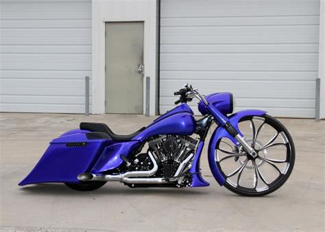 Located in summerville, south carolina, camtech custom baggers builds top of the line bikes. Blue30RoadKing1 Custom Bagger | Custom baggers, Bagger ...