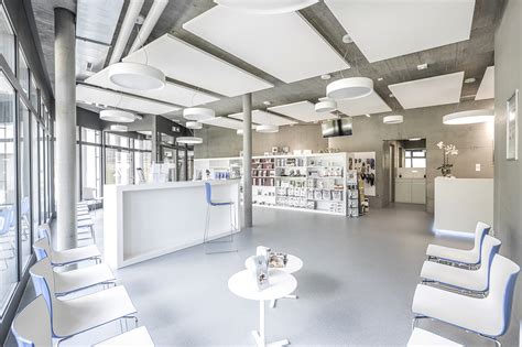 Pet vet is a full service veterinary hospital that specializes in dogs and cats. Gallery of Veterinary Clinic Masans / domenig architekten - 10