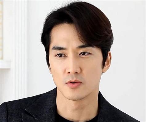 Song seung heon has earned a lot of fans with his gentle and sophisticated character through dramas like 'autumn story' and 'scent of summer.' he also showed composite opposite side of him through films like 'destiny' and 'invincible.' now, he is ready to show another side of him through movie. Song Seung-heon Biography - Facts, Childhood, Family Life ...