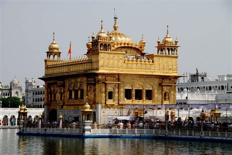 10 Famous Monuments In India News