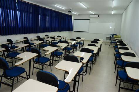 Universida.de offers a virtual reality classroom as one of the items available in our product package for its customers to have a greater immersion. W.Mill | Artigos escolares e Móveis para escritório ...
