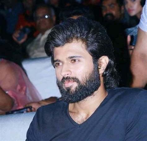 And a 3 minute long dance like no one's watching take. Pin by Gowri on Rowdy | Vijay devarakonda, Boy hairstyles ...
