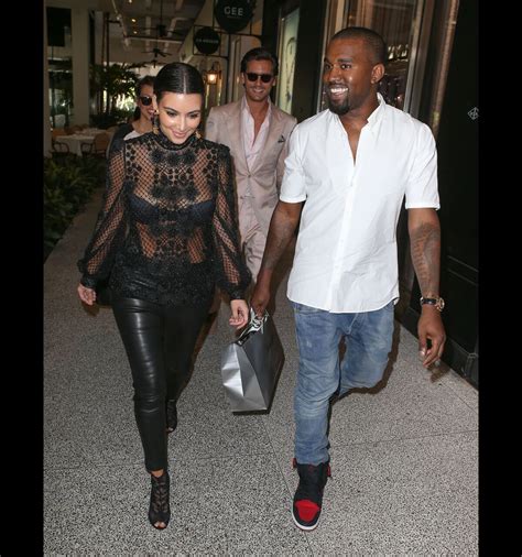 Vidéo Kim Kardashian et sa soeur Kourtney font du shopping à Miami