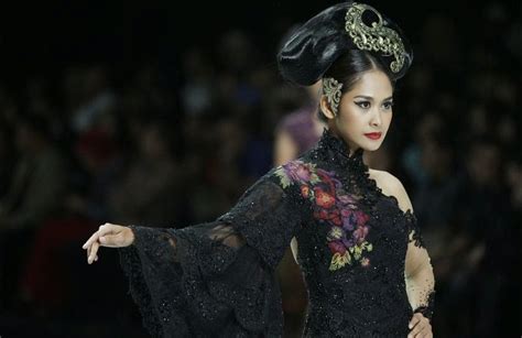 koleksi kebaya anne avantie indonesia fashion week 2014