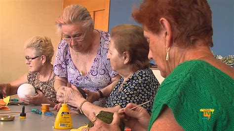 Cualquier edad es buena para mejorar, seguir aprendiendo, o practicar aquello que nos gusta o se nos da bien. 06/10/11 - Actividades de la Tercera Edad mes de Octubre. - YouTube