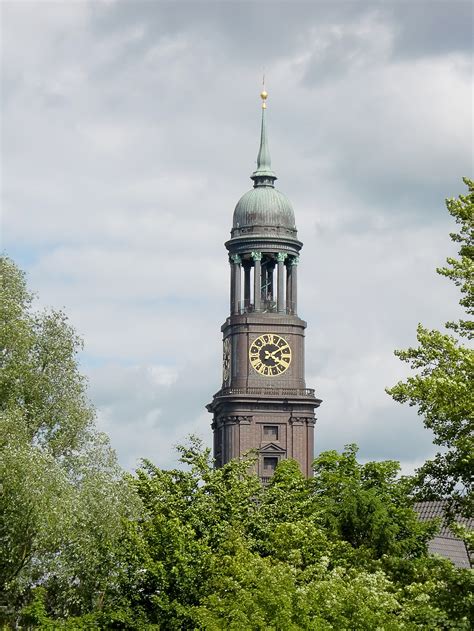 Kostenlose Foto Baum Uhr Turm Wahrzeichen Kirche Anbetungsstätte