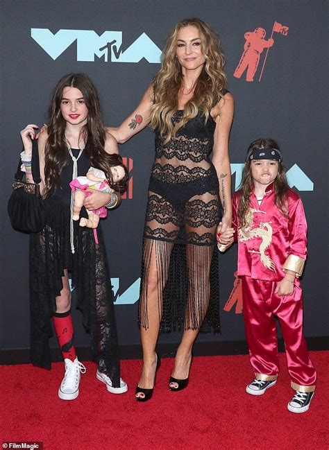Drea De Matteo 47 Poses With Her Daughters Waylon And Alabama Good Looking Women Famous