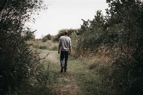 Man Walking Away Pictures Download Free Images On Unsplash