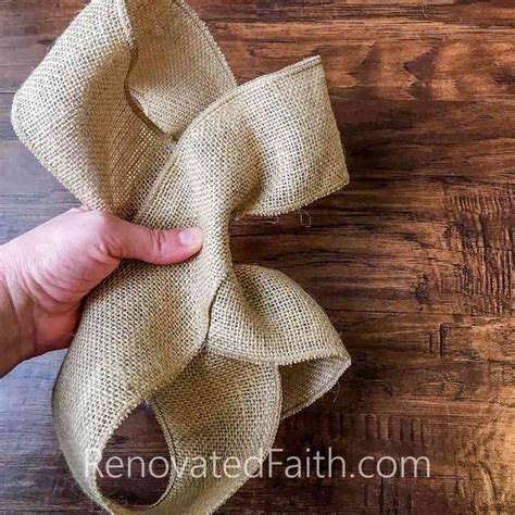 Easy Burlap Bow Tutorial For Wreaths And Home Decor