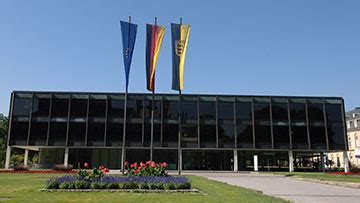 Haus des landtags darbojas vīns, alus un dzērienu veikali aktivitātēs. Landtag Baden Württemberg - Landtagsgebäude