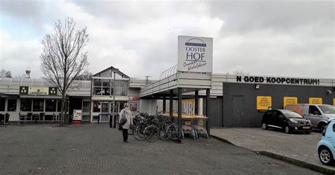 Restaurantes, hoteles, bares, cafeterías, bancos, gasolineras. Opknappen van omgeving winkelcentrum Oosterhof gebeurt ...
