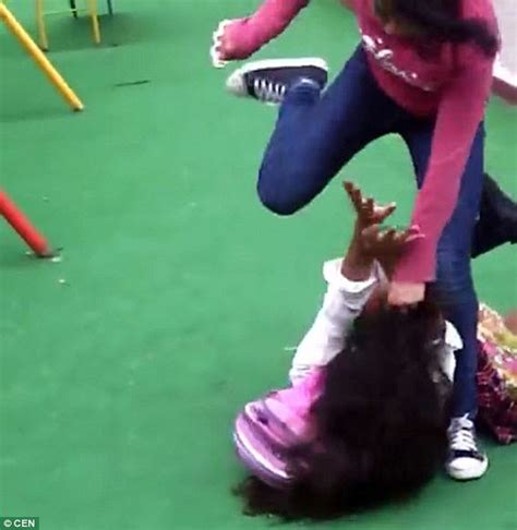 Mexico Schoolgirl Attacks Another Pupil With Knuckleduster Daily Mail