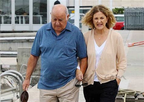 Ortega se mudó hace unos años a esa casa en el paseo do parrote, que rodea la zona vieja por la fachada marítima coruñesa y por la que se accedía al hospital abente y lago, donde el servicio galego de saúde presta parte de la atención médica del. El dueño de Zara en la hípica