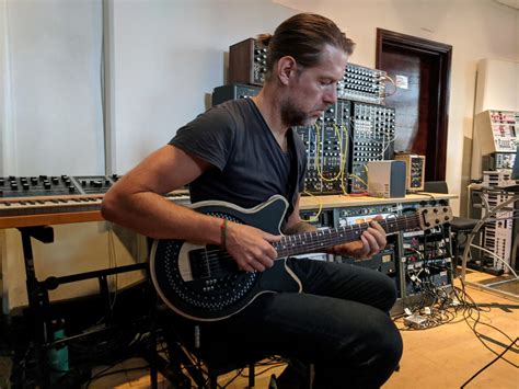 Radical Redesign Of The Electric Guitar Is Put Through Its Paces The