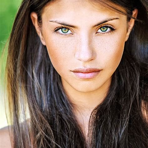 Of The Hottest Brown Hairstyles For Green Eyes