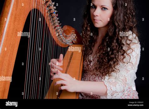 Irish Woman Playing Harp Hi Res Stock Photography And Images Alamy