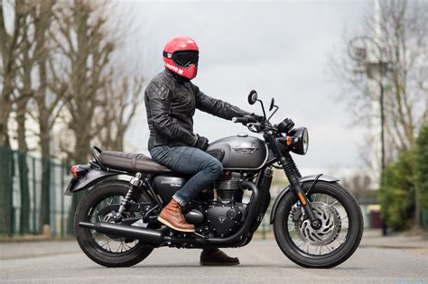 La nueva bobber black es una moto más oscura. Casque moto scrambler - Votre site spécialisé dans les ...