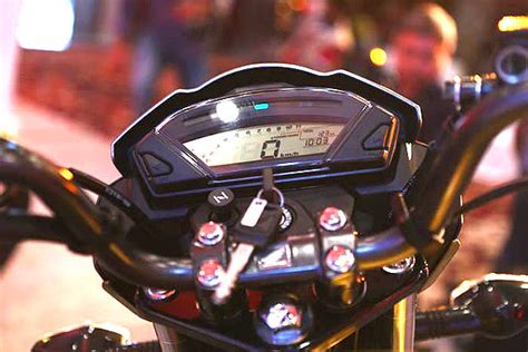 Honda has tried to adopt a more muscular styling for the trigger in line with the yamaha. Honda's PREMIUM commuter bike for Rs 75k? - Rediff Getahead