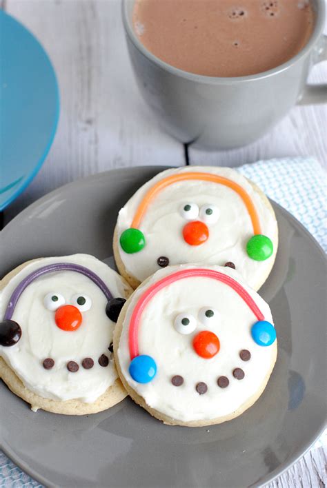 We've compiled our favorite holiday kids' crafts for you and your little helpers. 21 Simple, Fun and Yummy Christmas Cookies That You Can Make With the Kids! | Kid Friendly ...