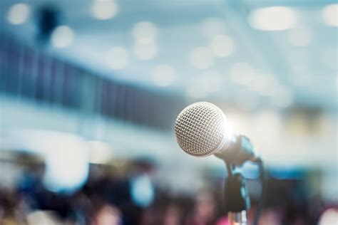 8 Essential Keynote Speaker Tips You Should Know