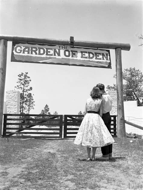 Florida Memory • Couple At The Garden Of Eden Near Bristol