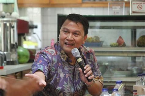Ketiga, jokowi mengenalkan budi gunadi sadikin sebagai menteri kesehatan. Reshuffle Kabinet, PKS Sarankan Jokowi Libatkan KPK Pilih ...