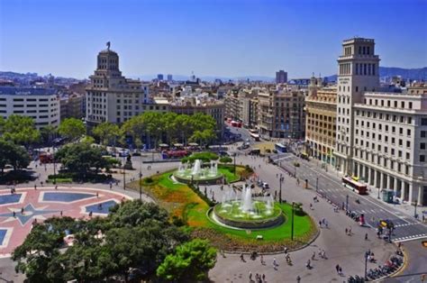 Éstas Son Las 3 Plazas Más Famosas De Barcelona