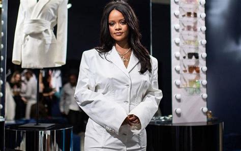 Rihanna Becomes The Third Highest Earning Artist In Uk Afrinik
