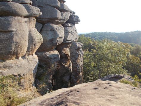 It features beautiful rock formations, magnificent scenery, hiking trails garden of the gods (in illinois, not colorado) is an area of beautiful and unusual sandstone rock outcrops and formations. Garden of the Gods Observation Trail - Illinois | AllTrails