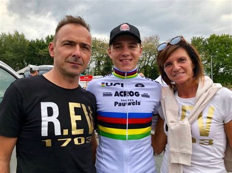 Want to see more posts tagged #remco evenepoel? Ma Agna en pa Patrick: "Iedereen vindt het op den duur ...